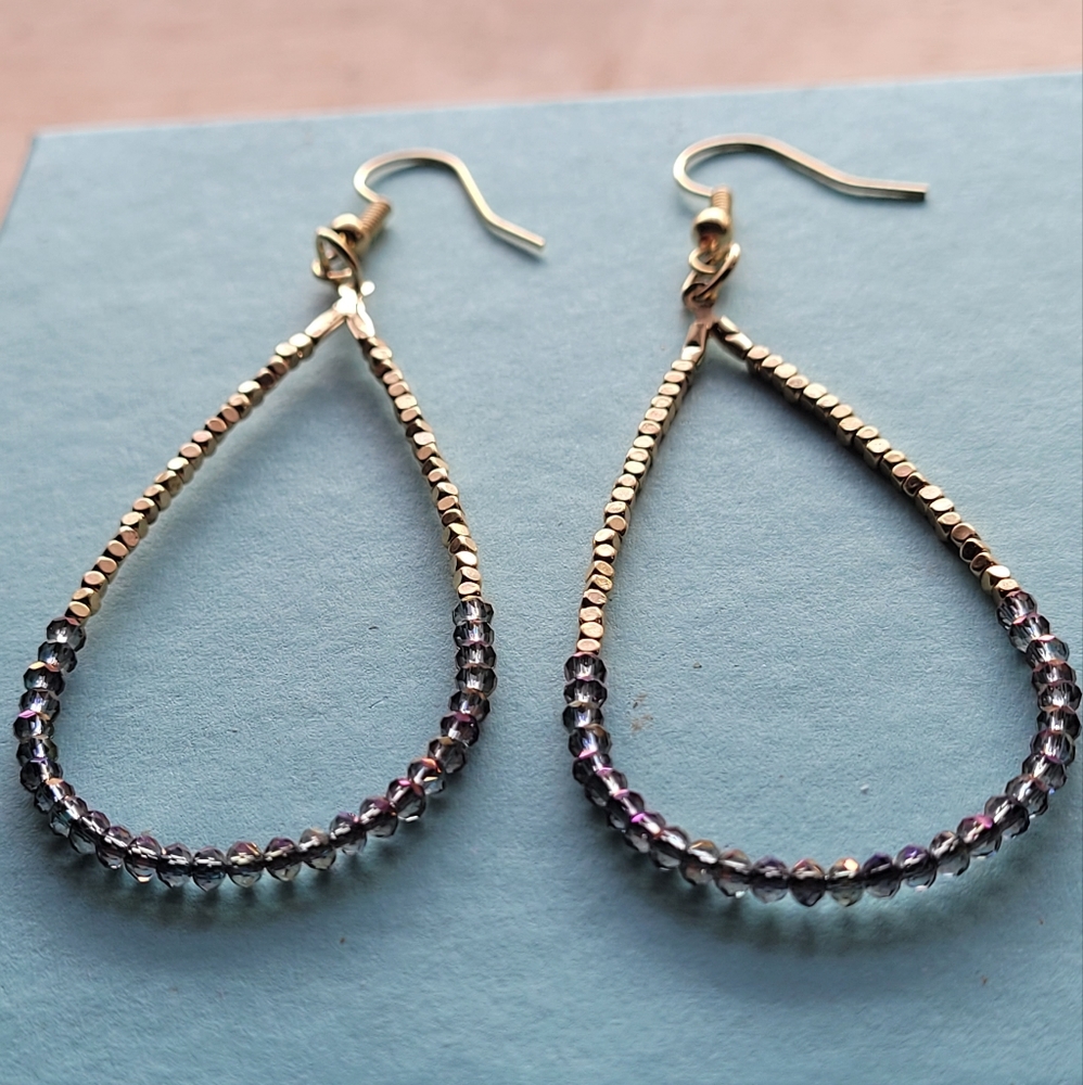 🤍3/$30 Teardrop Glass Beaded Hoop Earring